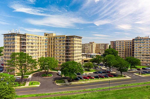 Parkview Towers Photo 1