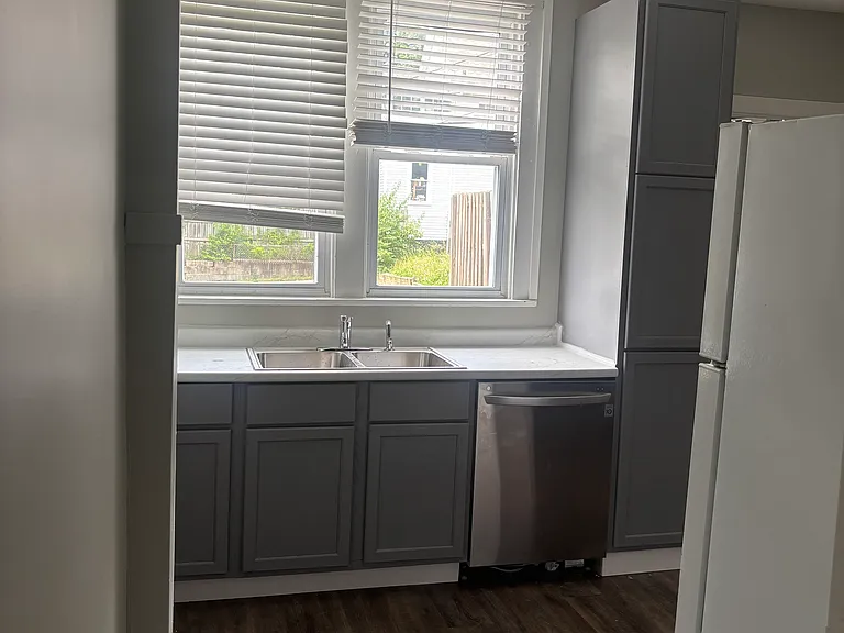 206 E Blake Ave — Photo 18