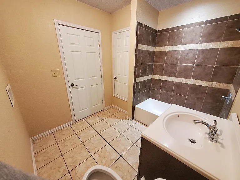 1519 N Brazos Ave — Photo 3