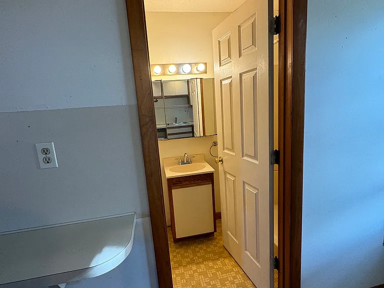 49 Ledyard Ave #4 — Photo 5