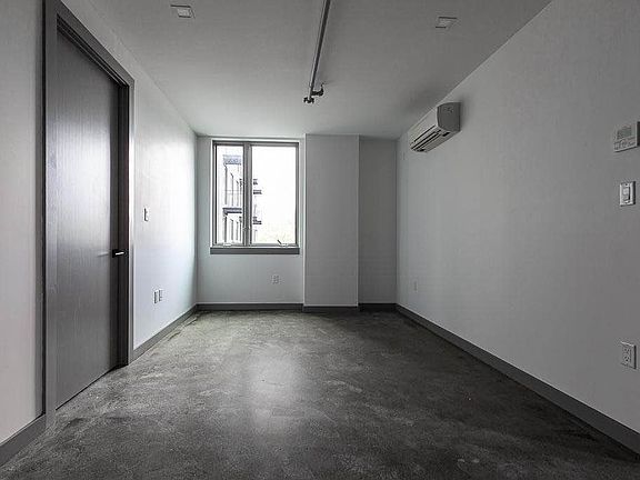 4th image of 410 Tompkins Ave #4D