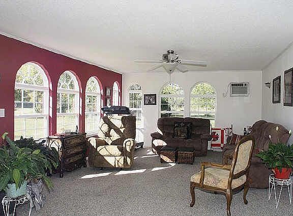 4th image of 713 W Dumont Ave