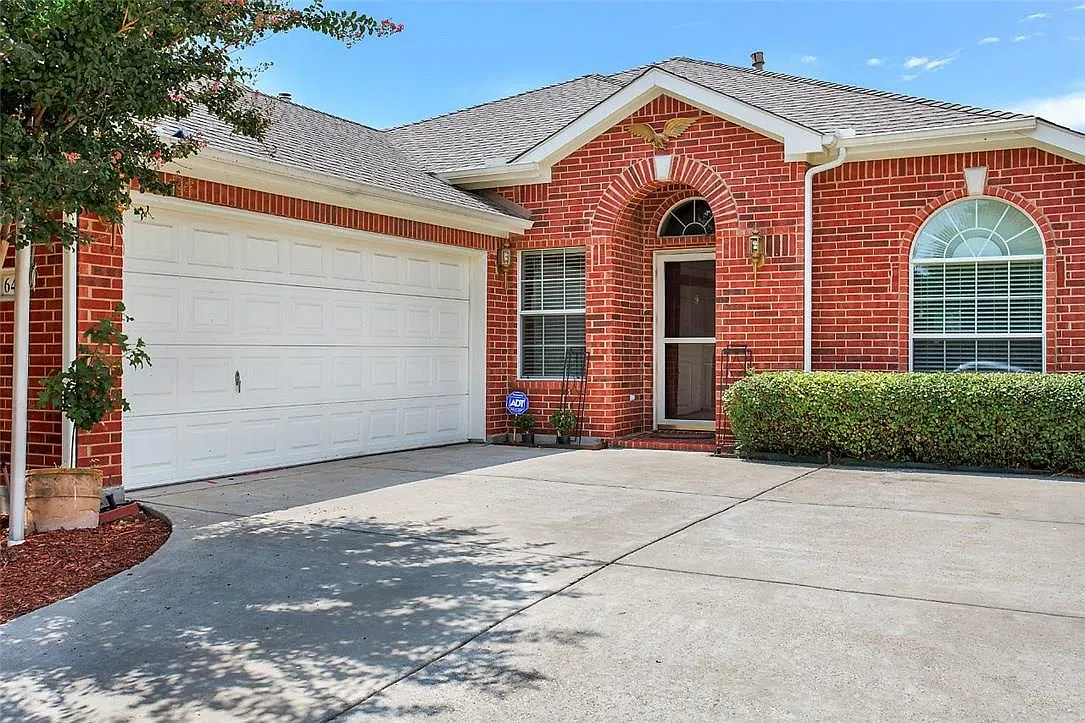 3 bed, 2115 sqft, $2,200 — Photo 1