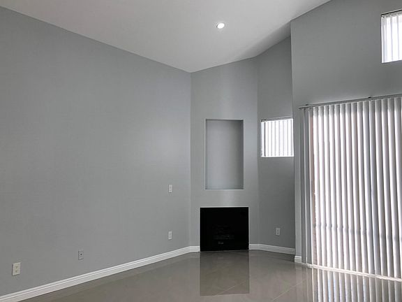 5th image of 12222 Moorpark St APT 303