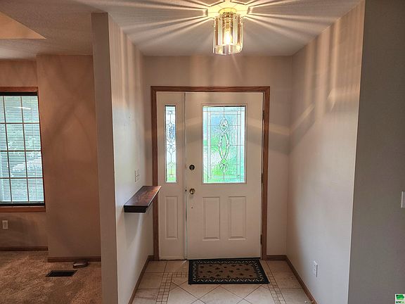 3rd image of 605 S Ridge Dr