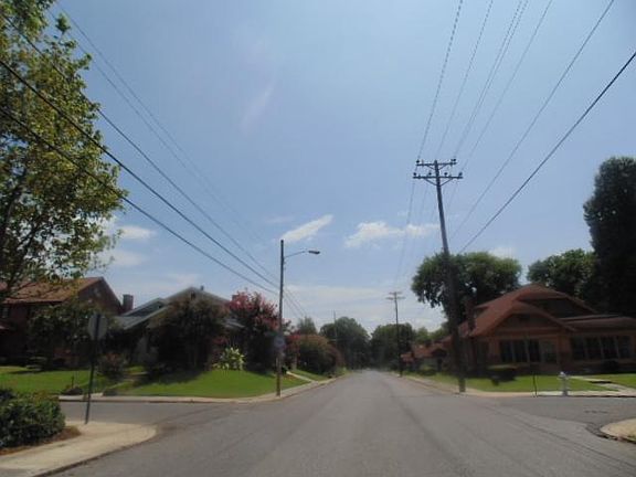 5th image of 1718 Kendale Ave