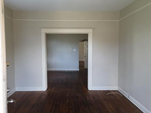 3rd image of 1019 Tupelo St
