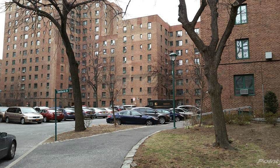 1507 Met Ave parking area