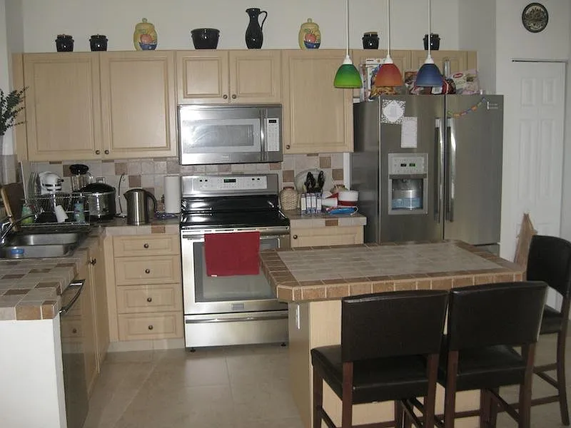 4 bed, 2.5 bath, 1700 sqft, $3,200 — Photo 3