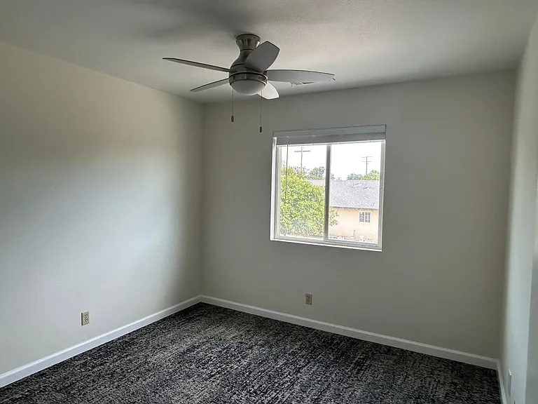 279 S G St — Photo 11