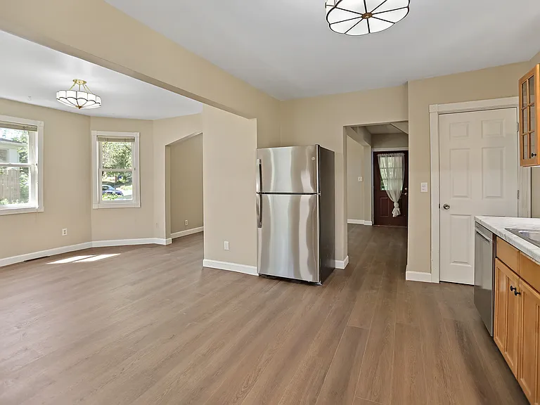 882 Raymond Ave — Photo 15