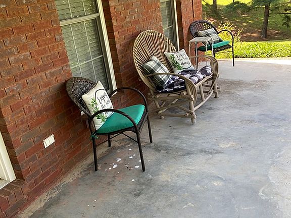 4th image of 60 Country Wood Dr