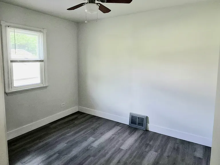 262 & 264 E Paige Ave #262 — Photo 11