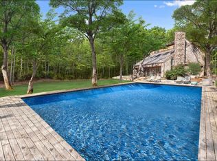 189 Scuttle Hole Rd, Water Mill, NY 11976