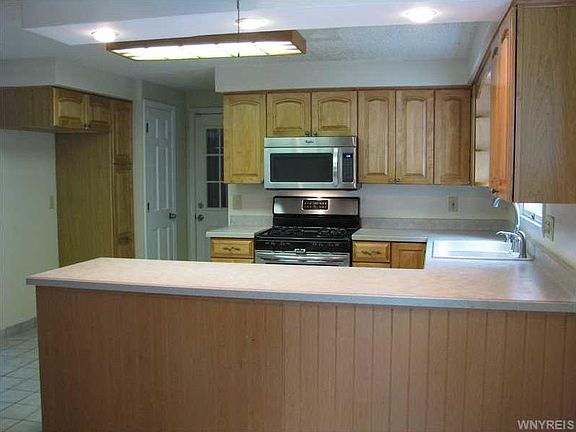 4th image of 41 Kathryn Dr