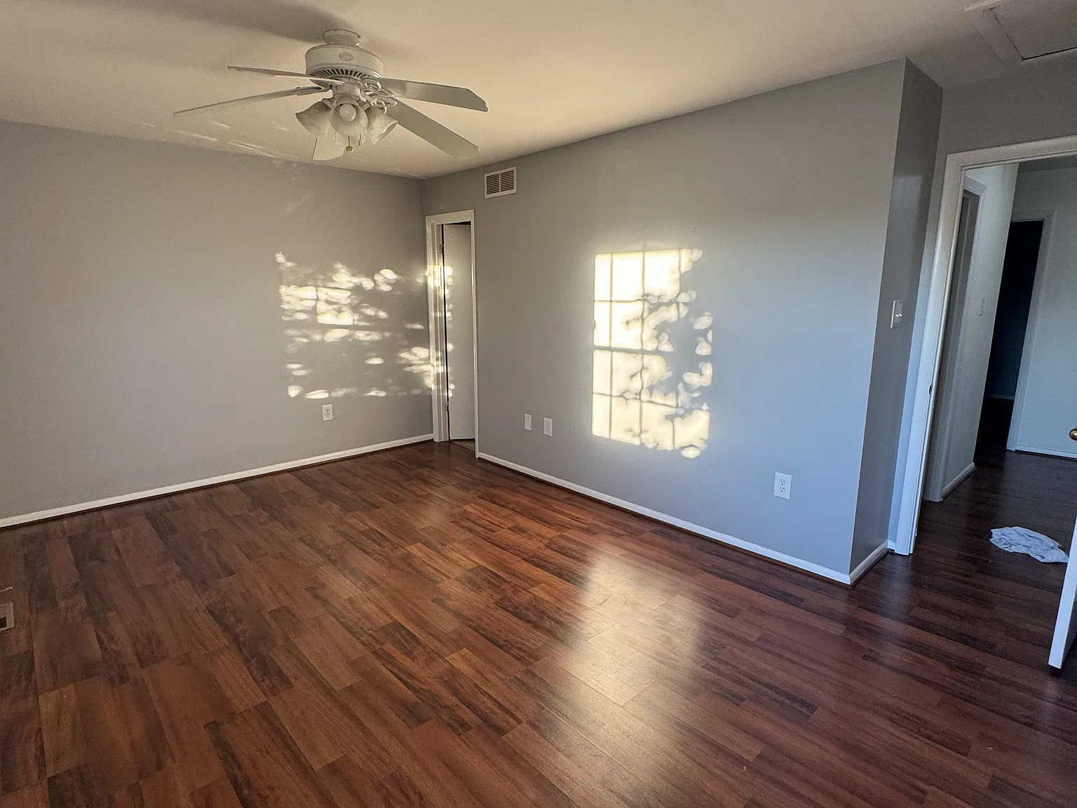 3 bed, 2.5 bath, 1320 sqft, $2,400 — Photo 4