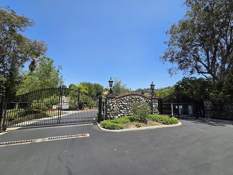20376 Bickford Dr — Photo 33