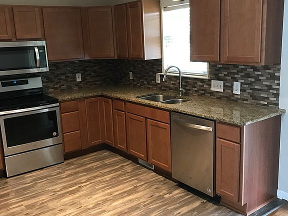 5th image of 605 Oak Valley Dr