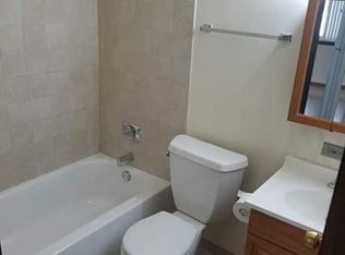 374 Inland Dr APT 1A, Wheeling, IL 60090