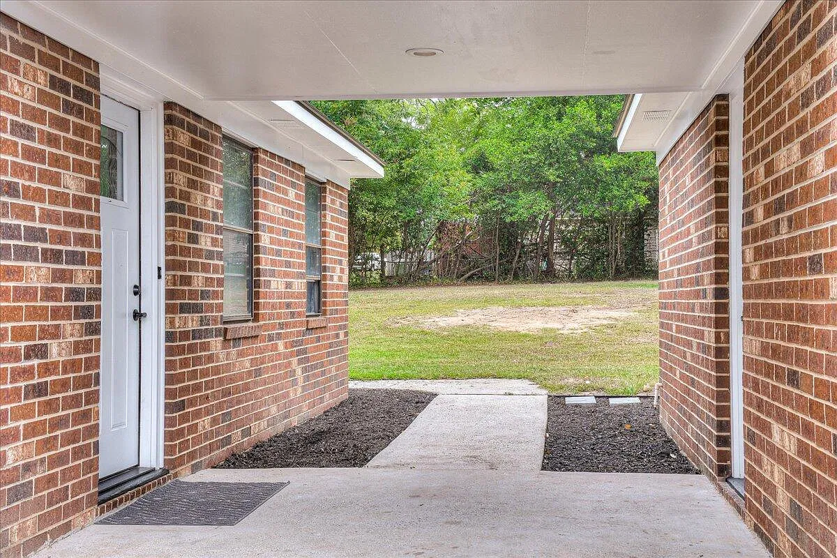 3 bed, 2.0 bath, 1161 sqft, $1,650 — Photo 4