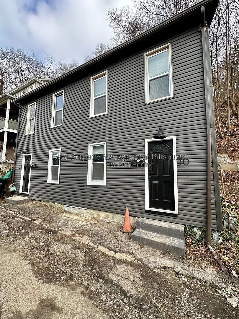 2 bed, 1.0 bath, 1436 sqft, $1,395 — Photo 1