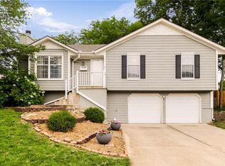 1426 NE Tawny Dr, Lees Summit, MO 64086