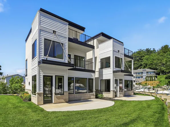 3 N Bailey Ave #2, South Haven, MI 49090