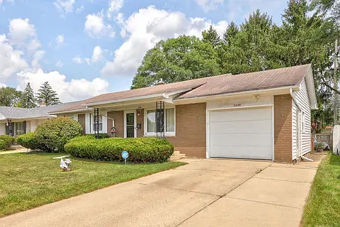 3226 S Auburn Dr — Photo 2