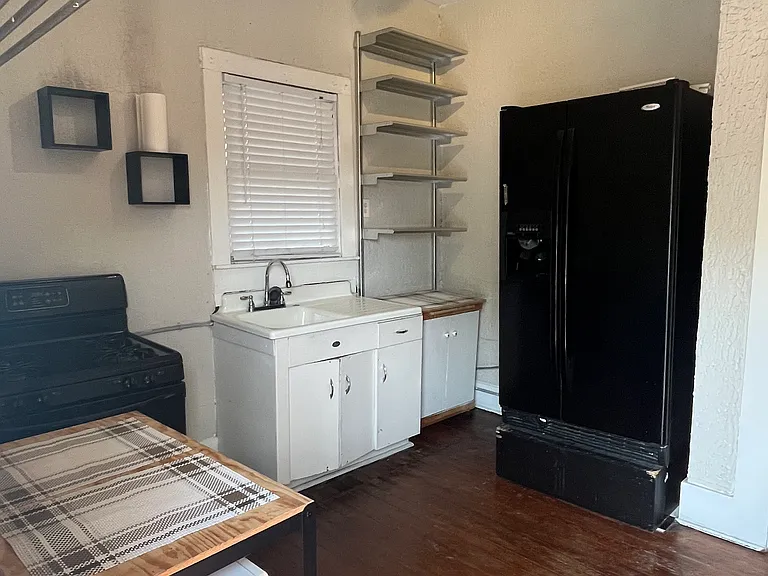 1207 McCullough Ave — Photo 10