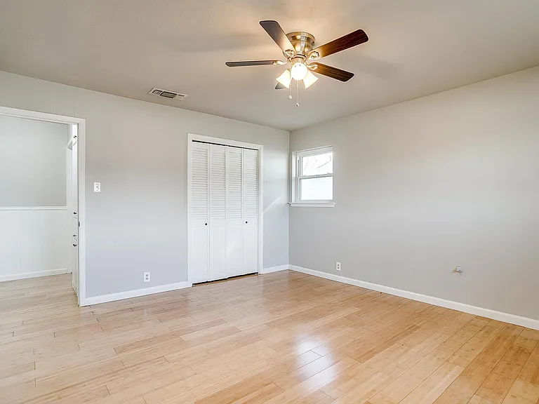 109 SE Dian St — Photo 8