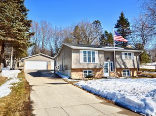 826 Sunset Dr, Fergus Falls, MN 56537