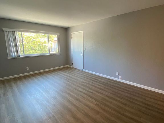 4th image of 3714 Lincoln Ct #6