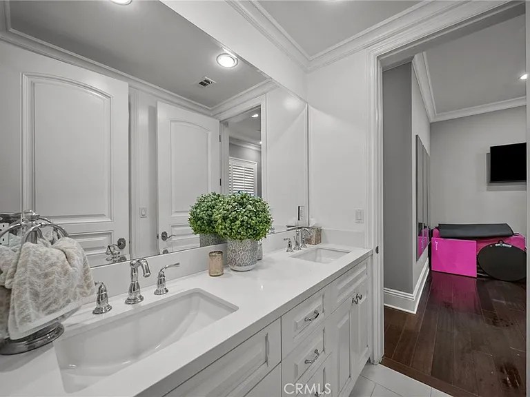 4917 Edgerton Ave — Photo 28