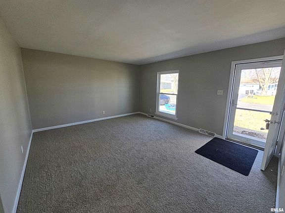 3rd image of 5518 E Captain Rd