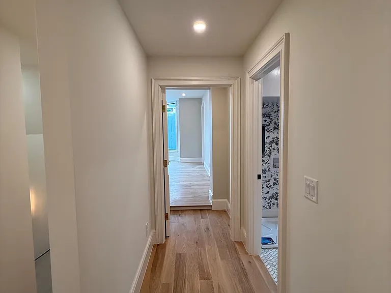 110 Lynnwood Blvd — Photo 16
