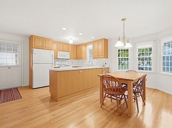 2nd image of 35 Camelot Ct #35