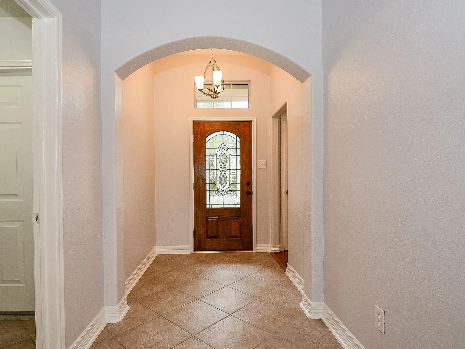 3 bed, 2.0 bath, 1674 sqft, $2,200 — Photo 3