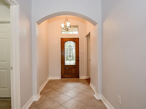 3rd image of 2811 Rayburn Ridge Dr
