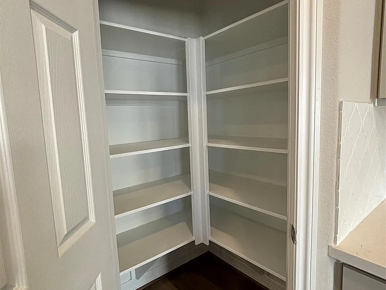 2913 Cliff Ridge Ln — Photo 32