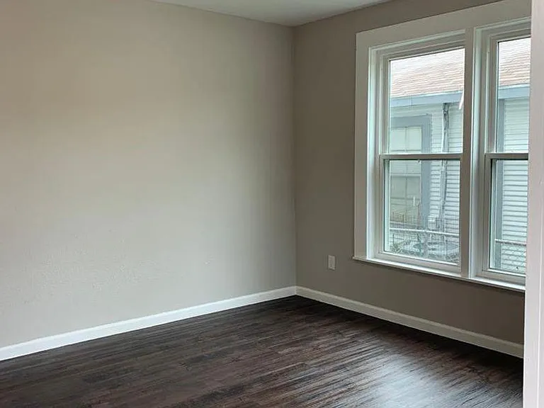 211 E Sterling St #4 — Photo 3