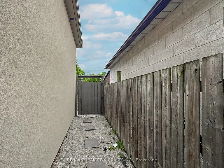 49 Exbury Rd #BASEMENT — Photo 33