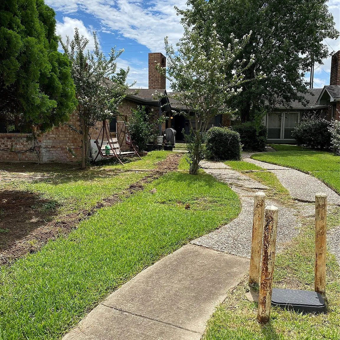 3 bed, 2.0 bath, 2553 sqft, $1,450 — Photo 1