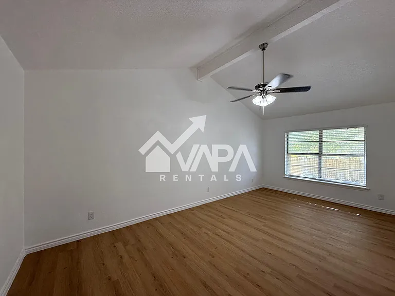 9318 Adams Hill Dr — Photo 7
