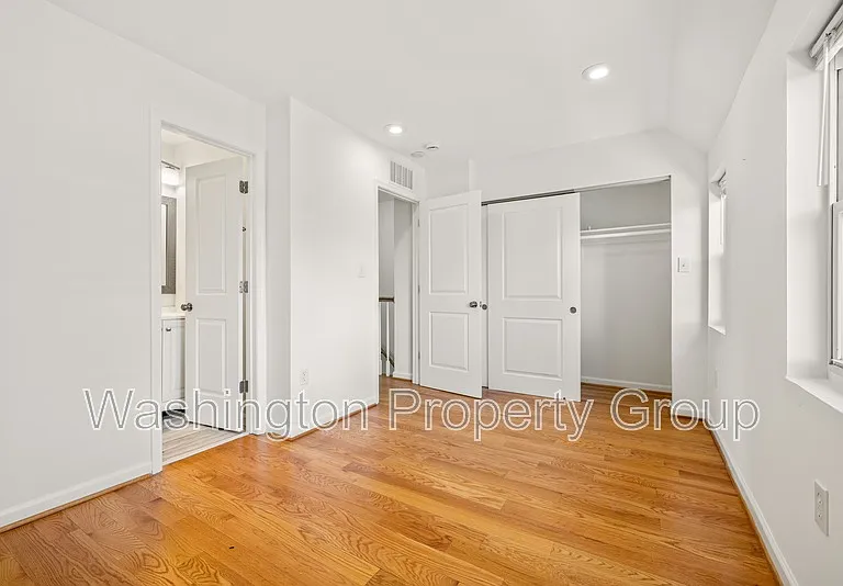 329 18th Pl NE — Photo 36
