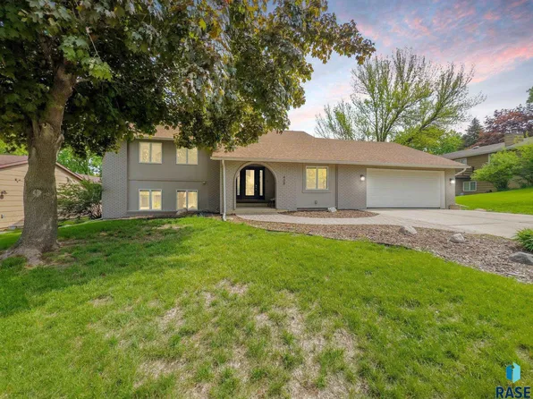 408 E Lotta St, Sioux Falls, SD 57105