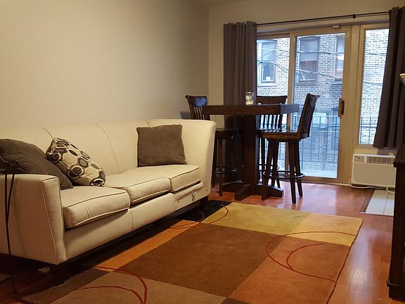 4th image of 435 W Oakdale Ave APT 2D
