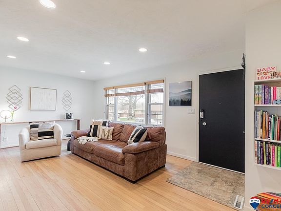 4th image of 2120 N 61st St