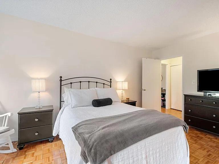 33 Pond Ave #409 — Photo 13
