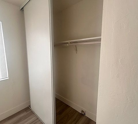2nd image of 32508 Pulaski Dr APT 2
