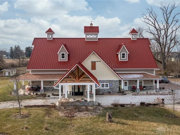 10222 Augusta Ln, Piqua, OH 45356